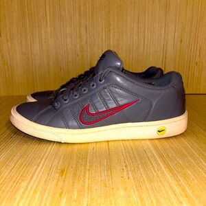 Nike court tradition 2 2010 Rare gray & pink sneakers